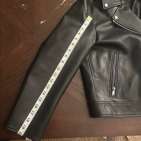 GAP Women's Classic Black faux Leather Jacket - Picture 12 of 14